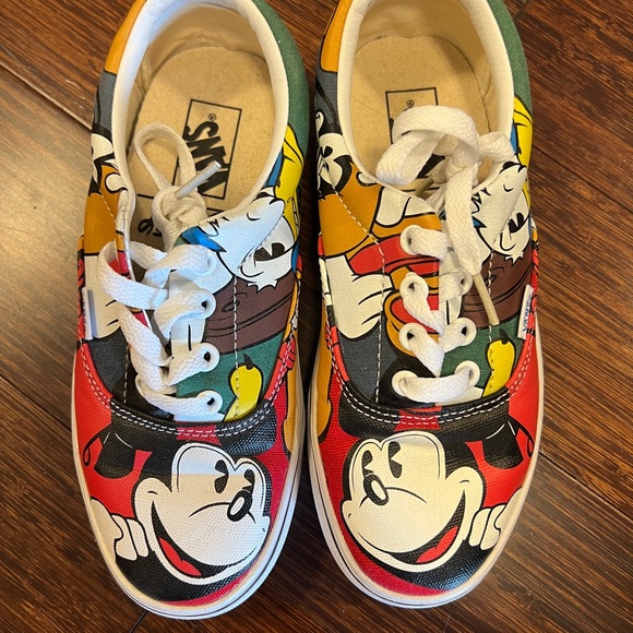 Vans sneaker. Cute and fashionable - Picture 2 of 5